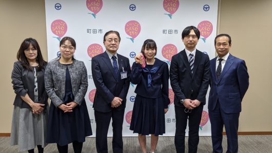 『スポーツクライミング第６回ボルダリングユース日本選手権葛飾大会』３位の長谷川颯香さん市長を表敬訪問